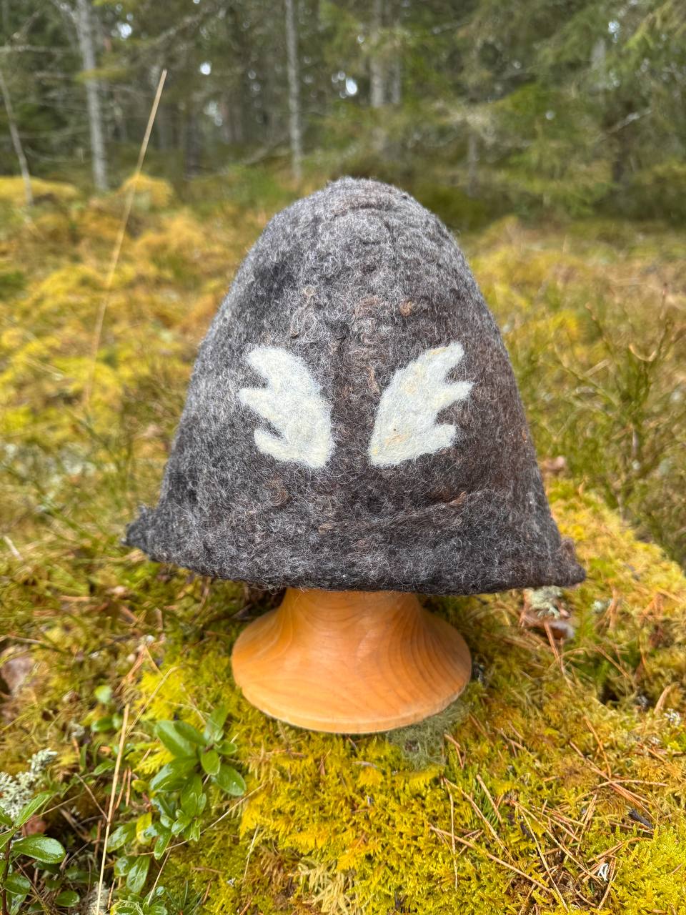 WilliWilla Siipi – handmade Finnish lambswool sauna hat