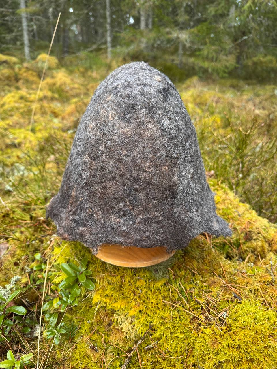 WilliWilla Siipi – handmade Finnish lambswool sauna hat