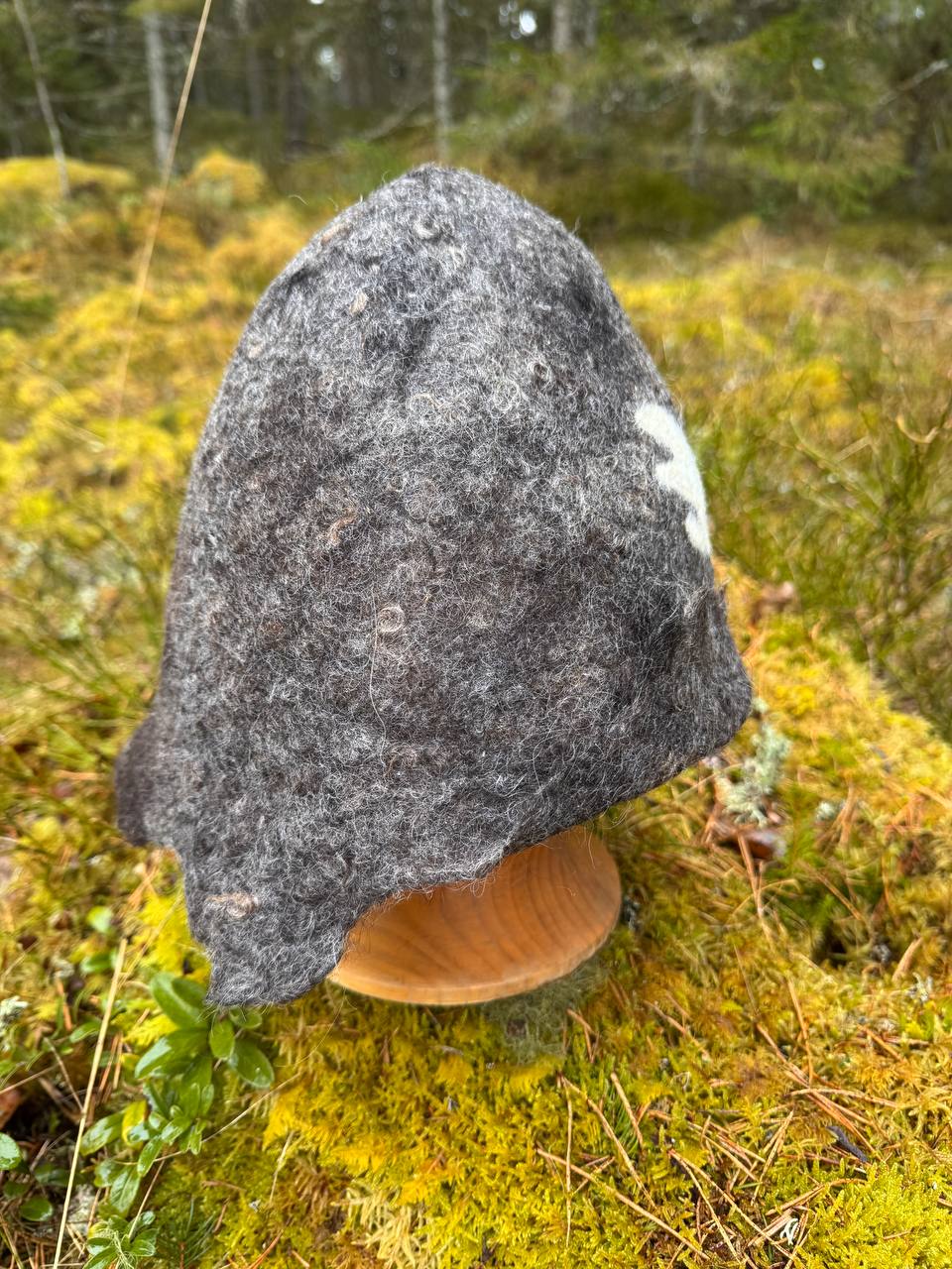 WilliWilla Siipi – handmade Finnish lambswool sauna hat
